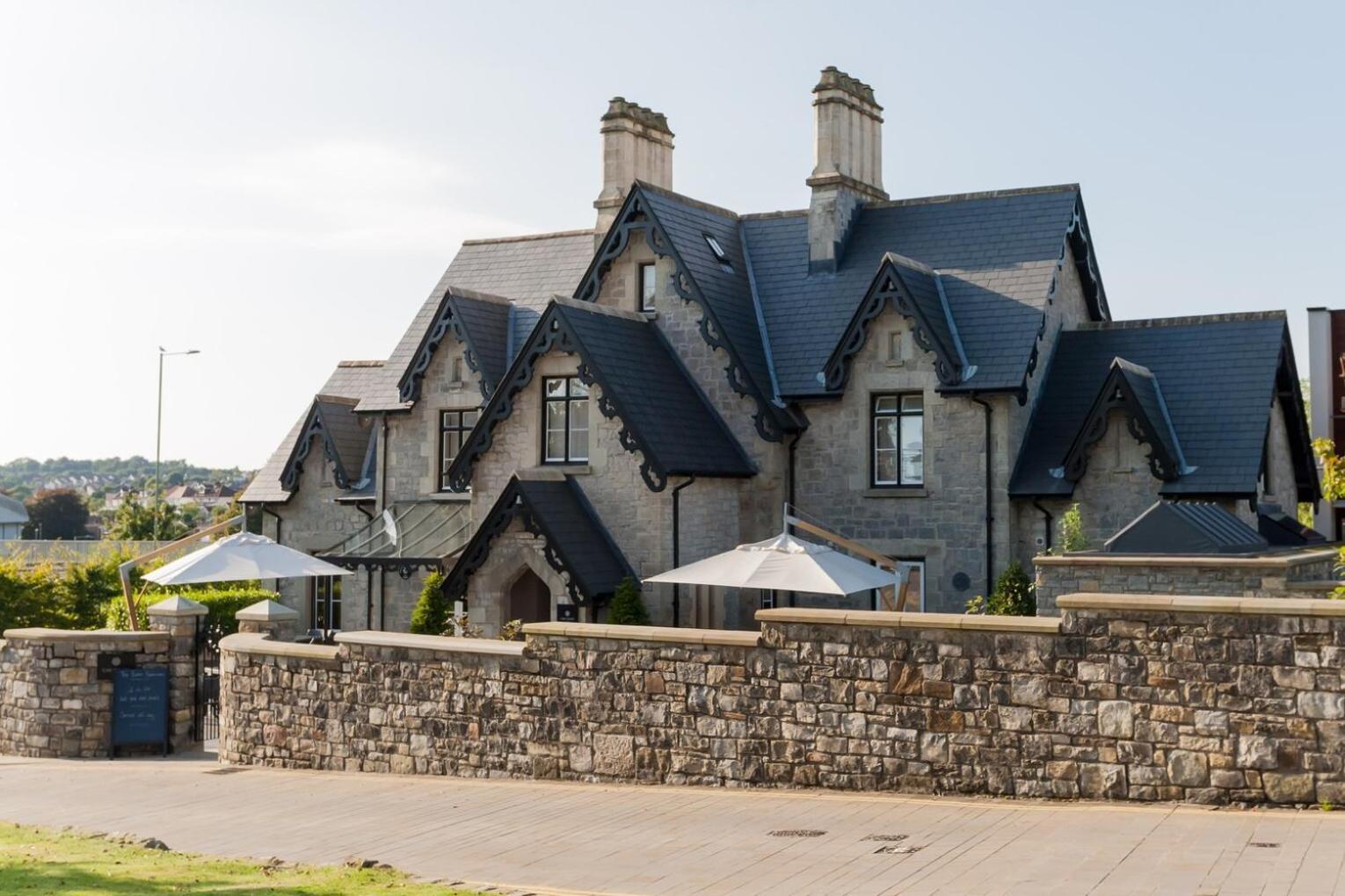 Cae Court Hotel Bridgend  Exteriör bild